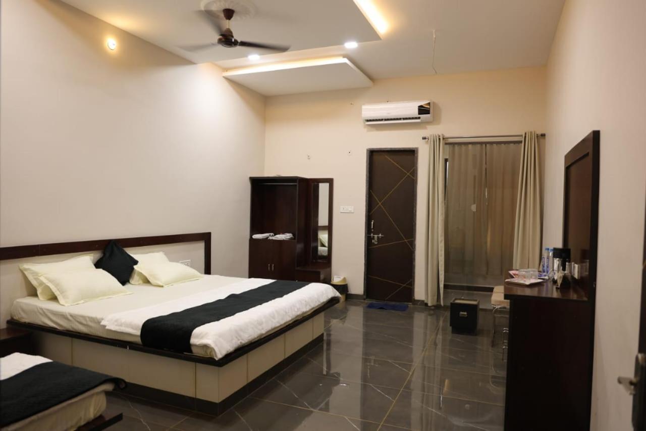 Navkar Palace Hotel & Resort, Sanawad المظهر الخارجي الصورة